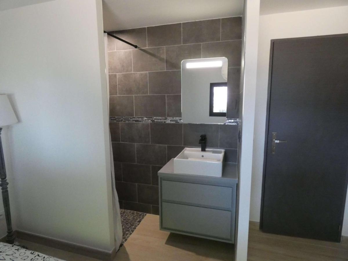 Proche Lac Du Salagou, Chambre Agreable Avec Salle D'Eau Et Wc Prive Lacoste  Kültér fotó