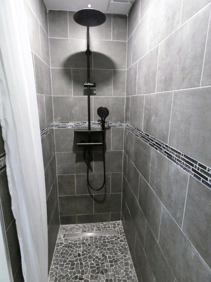 Proche Lac Du Salagou, Chambre Agreable Avec Salle D'Eau Et Wc Prive Lacoste  Kültér fotó