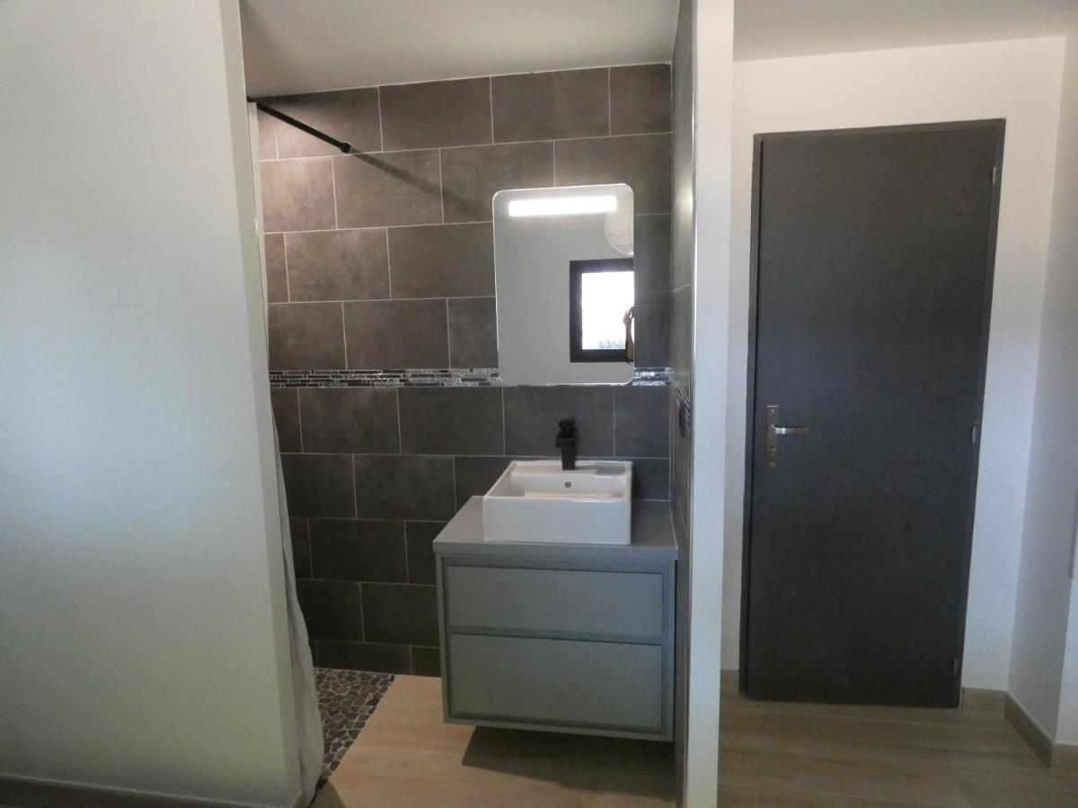 Proche Lac Du Salagou, Chambre Agreable Avec Salle D'Eau Et Wc Prive Lacoste  Kültér fotó